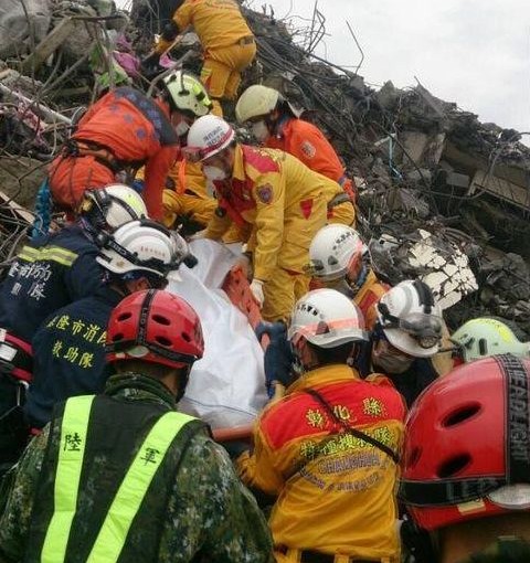 台南地震死亡增至45人 下週一下半旗