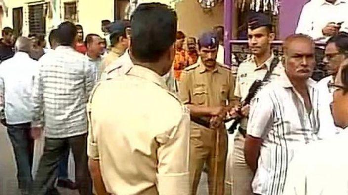 印度狂人迷昏家人割喉 殺死14人自殺