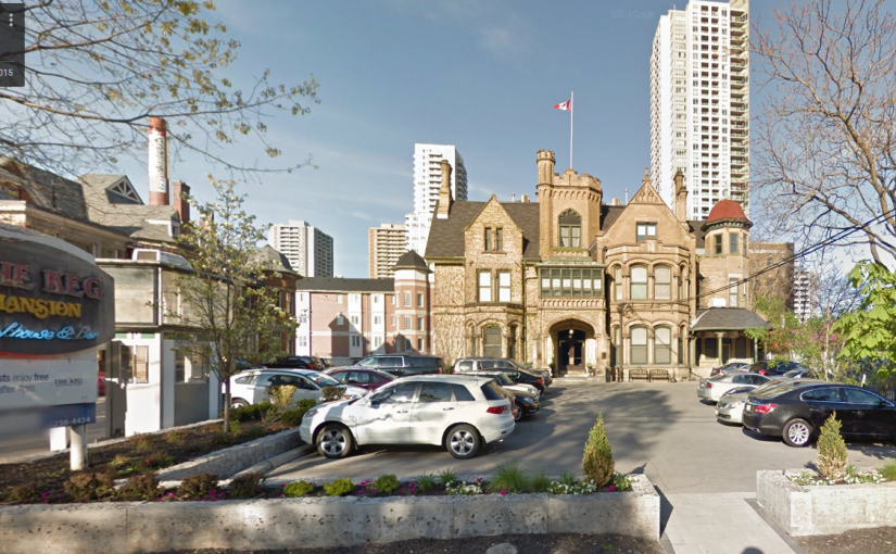 踩爆餐廳天窗 男子墜樓受重傷