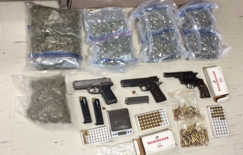 男子涉私藏槍械毒品被捕（圖）