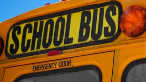 天氣惡劣 週四校車取消和學校關閉清單