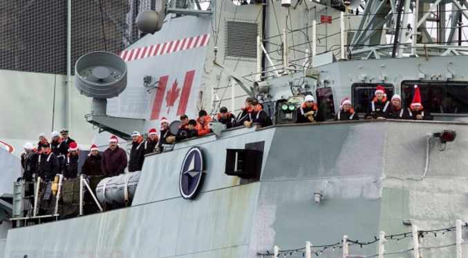 加拿大戰艦發電機起火