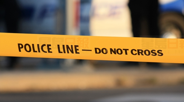 2歲幼童從移動汽車中掉出 女子受指控