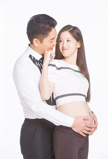 奶茶妹妹生了 劉強東當爸爸了