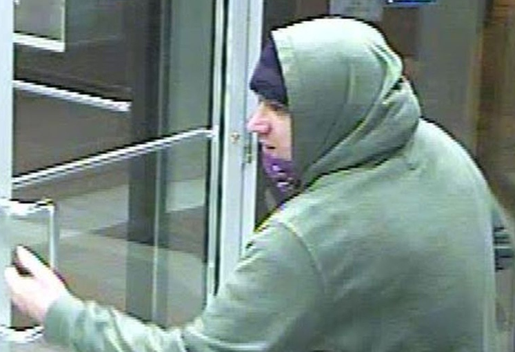 拿蚊怕水噴人搶劫 警方現發圖找疑犯