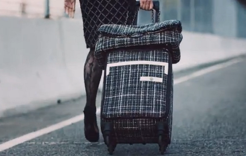 旅客未給嬰兒買票 塞行李箱帶上機