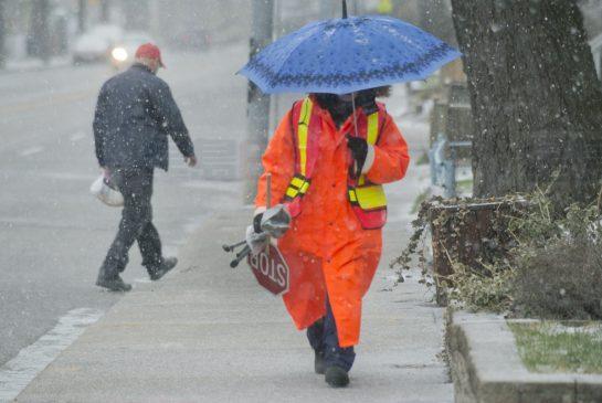 今日入夜降溫 小雨將變雪和冰雨