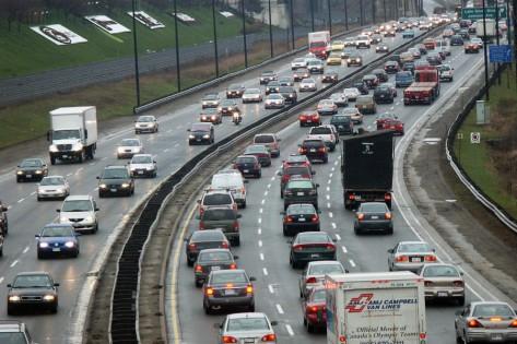 過千輛拖車公路慢駛抗議 交通或有阻塞