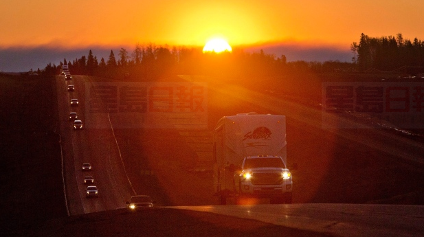 1,500輛車運送Fort McMurray以北災民撤離