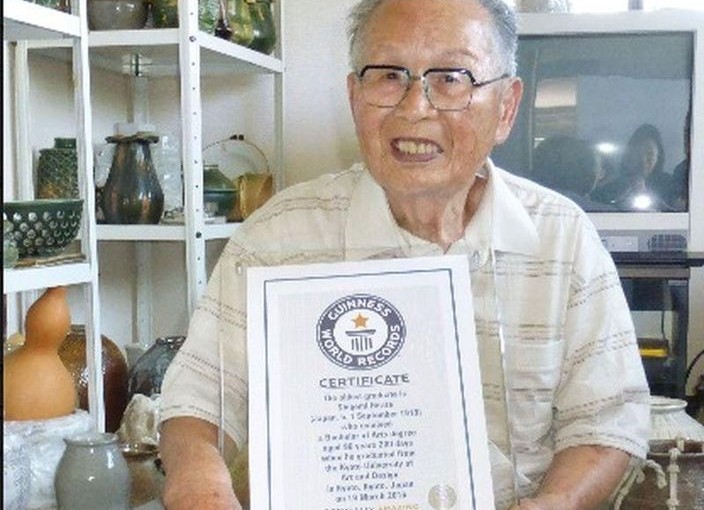 長跑修畢課程 九旬翁做全球最老畢業生