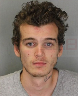 和同夥騙開房門持刀搶劫老人 男子受通緝