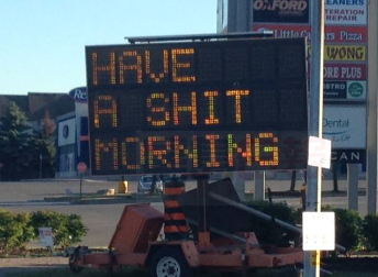 Ajax居民清早去上班 路牌問候語竟全是粗話