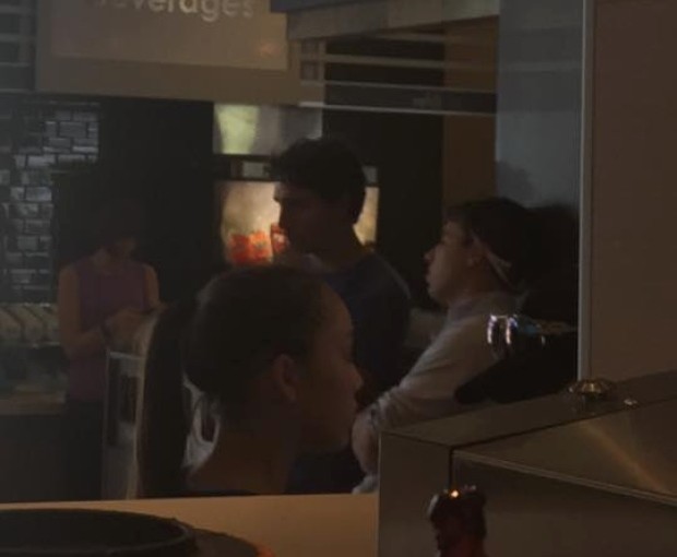 太接地氣 小杜現身Whiteby麥道勞點餐