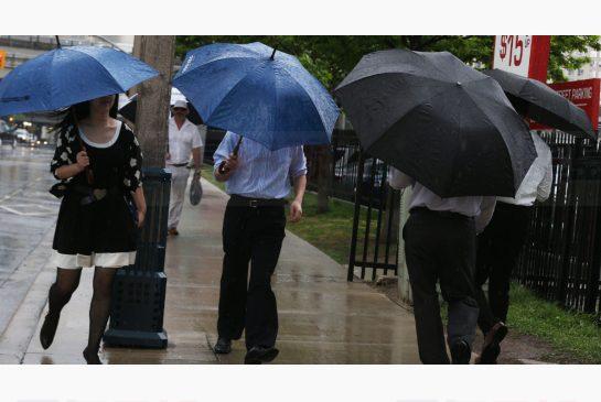 今日多雲或有暴雨 出門帶好雨具