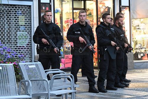 慕尼黑商場槍擊案已致6人死 多名槍手在逃