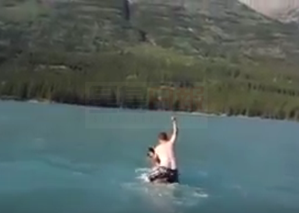 男子騎麋鹿 還上傳視頻 一年后被指控