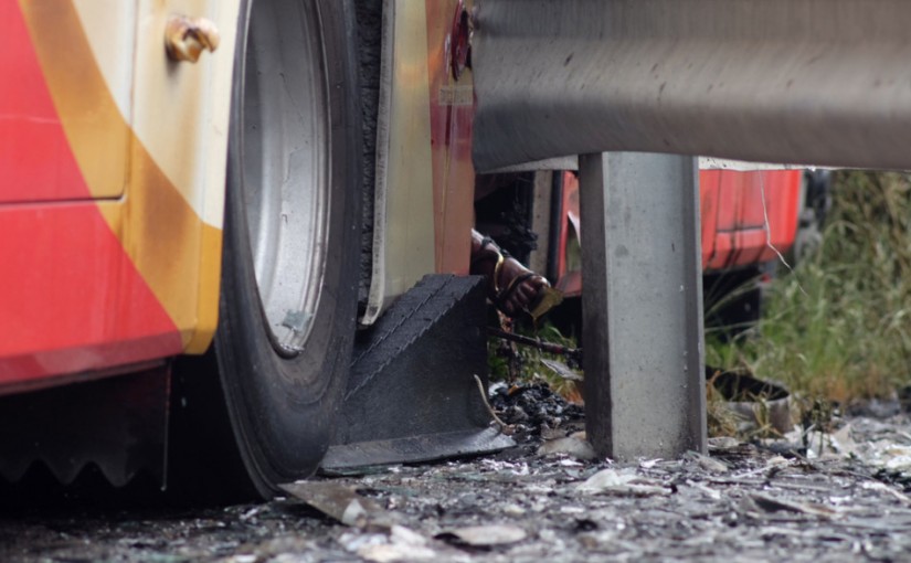 臺大巴：罹難者集中車輛中段 後車門卡護欄無法逃出