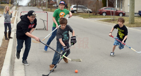 省廳長呼籲 多倫多應允許孩子玩街頭冰球