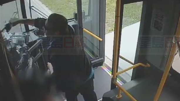 TTC司機拒載偷票人 對方潑咖啡離去