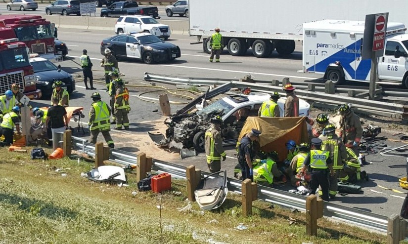 401高速DVP入口發生車禍 兩人重傷