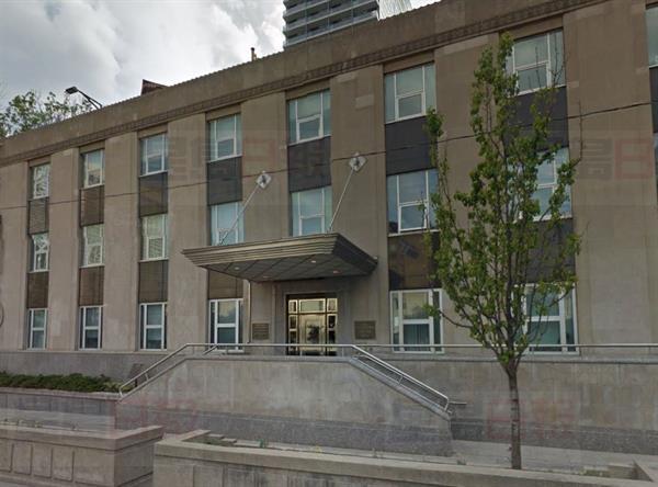 女子在美領館襲人 剃傷保安脖子