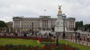 想刺女王?中國留學生持刀闖白金漢宮被捕