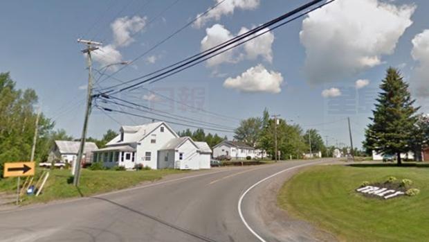 加國最倒霉房子 至少被9輛車撞穿墻