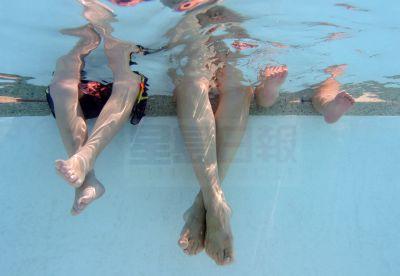 天氣太熱？以下戶外泳池晚間開放