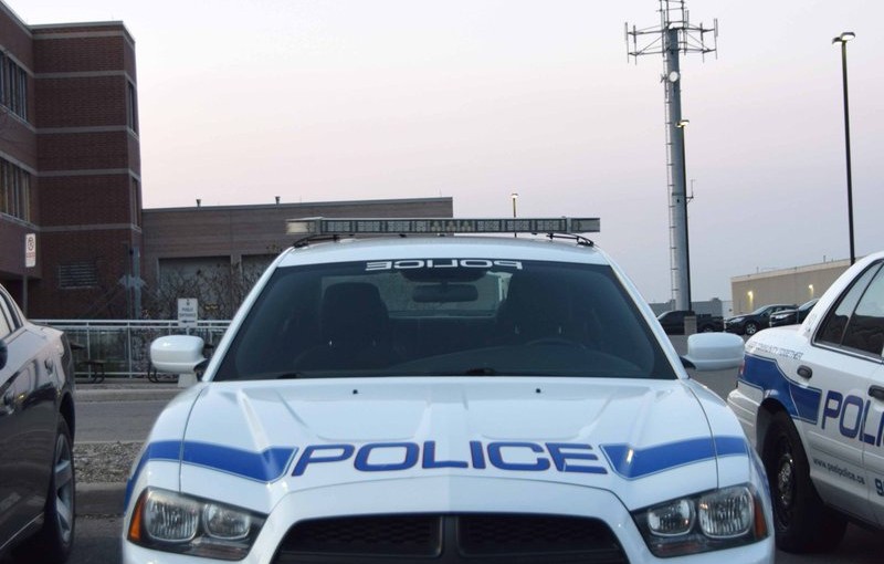 炎熱警報期把3孩子留車內 警方拘捕母親