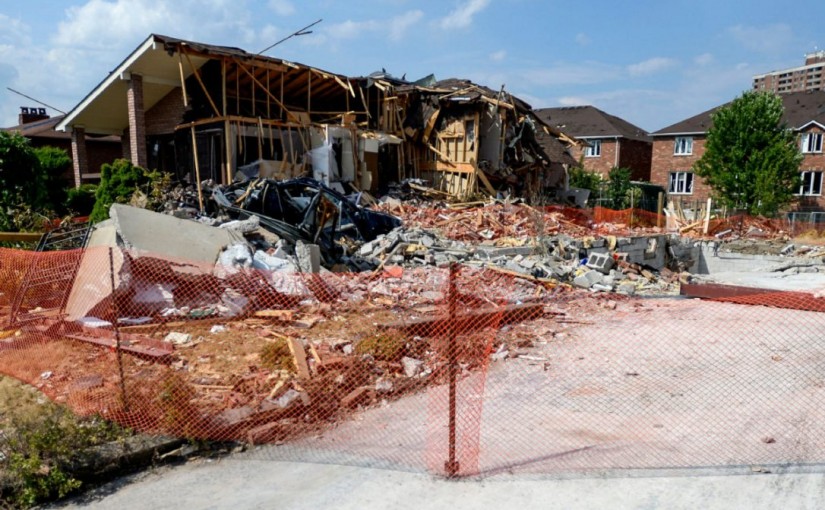 密市炸死2人住宅土地放售 周圍37戶尚不能回家