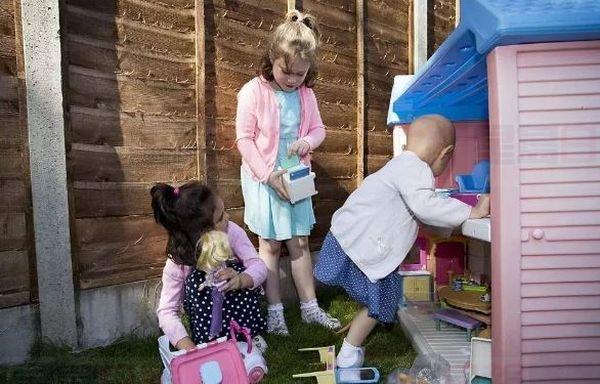 幫女兒治癌傾家蕩產 善心鄰居裝修屋送公主房