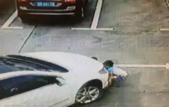 太慘！女司機疑看手機壓過3個小孩