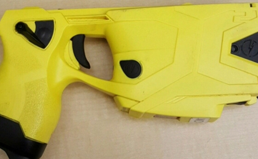 和警察混戰偷走高壓電槍 男子”故地重遊”