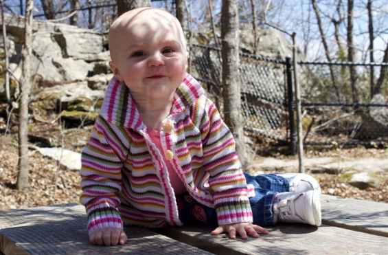 2歲女兒戰勝癌症受關注 遭父親嫉妒殺死燒尸