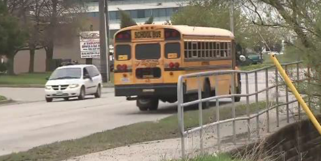 60條路線沒司機 學生上學放學大“塞車”