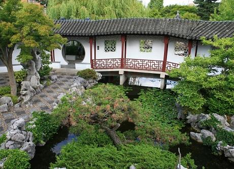 溫市中國城 鎮園粉晶獅子雕塑被偷