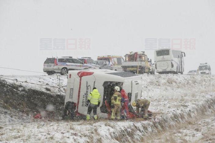 冰島旅巴雪地翻側29人傷 3名中國遊客重傷