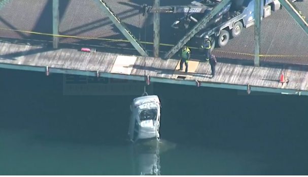 汽車墜湖前視頻曝光：曾高速行駛