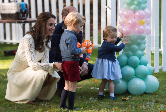 威廉王子一家加拿大玩耍視頻竟嚇壞網友