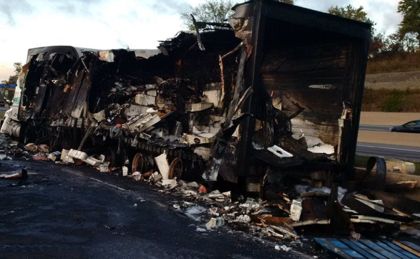 著火貨車車禍現場清理好 401重新開通