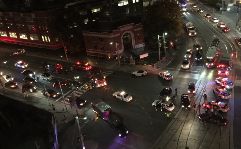 市中心警匪追車 引發8車相撞車禍