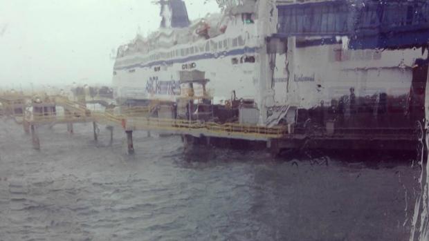 颱風今晚90k/h著陸溫哥華 渡輪服務停擺