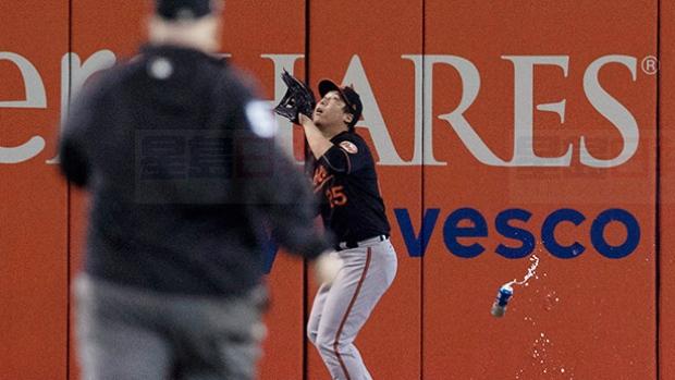 成對峙場面 警方十分肯定扔酒罐人身份