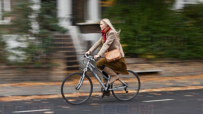 多市騎單車者今日有免費單車車燈領！