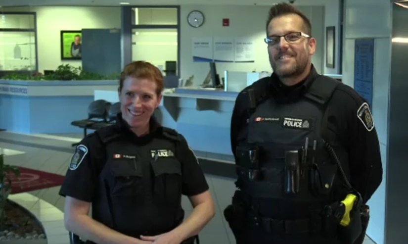 男子摔斷髖骨餓了兩天 兩警官趕到替他做晚飯