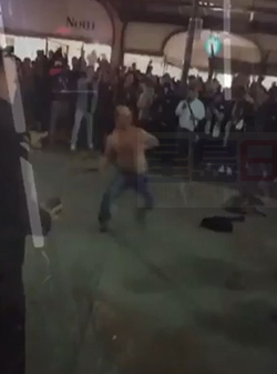 黑五特別版本鞋子沒入貨 男子當場半裸皮帶抽人