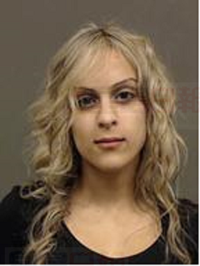 溫市警方通緝一名涉嫌行劫大麻店的女子