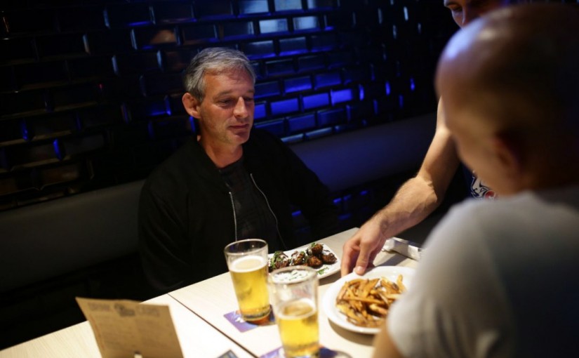 多倫多酒吧的關門時間 是否該往後推？