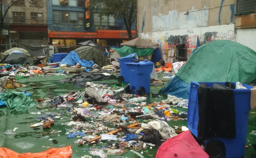 東區拆遷的後果： 帳篷在溫哥華蔓延 健康問題日益嚴重