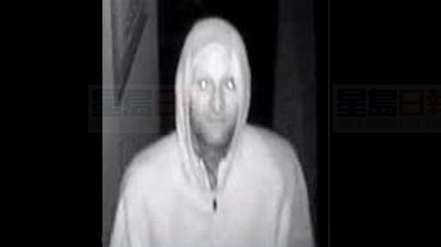 捉到正 兩男子進入士嘉堡手機店行竊